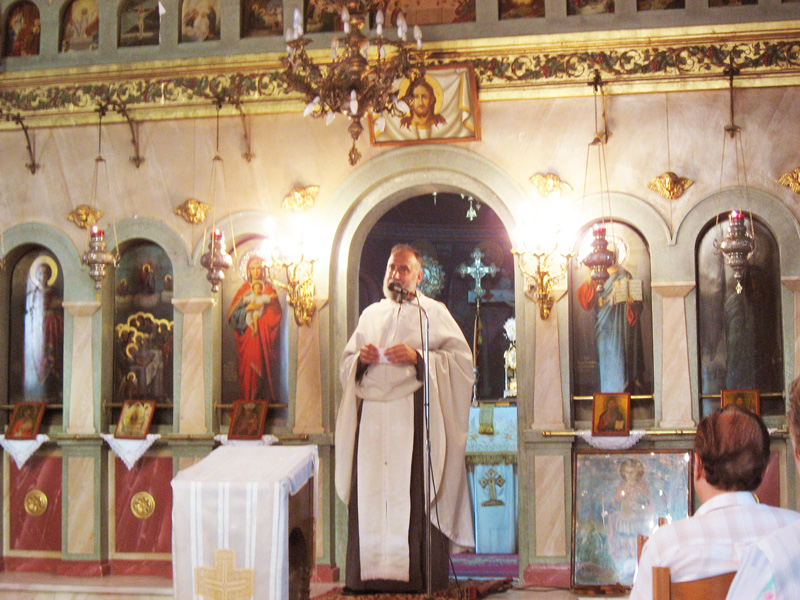 Pater Seraphim begrüßt unsere Reisegruppe Pater Seraphim begrüßt unsere Gruppe