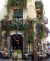 Blumenschmuck in Taormina